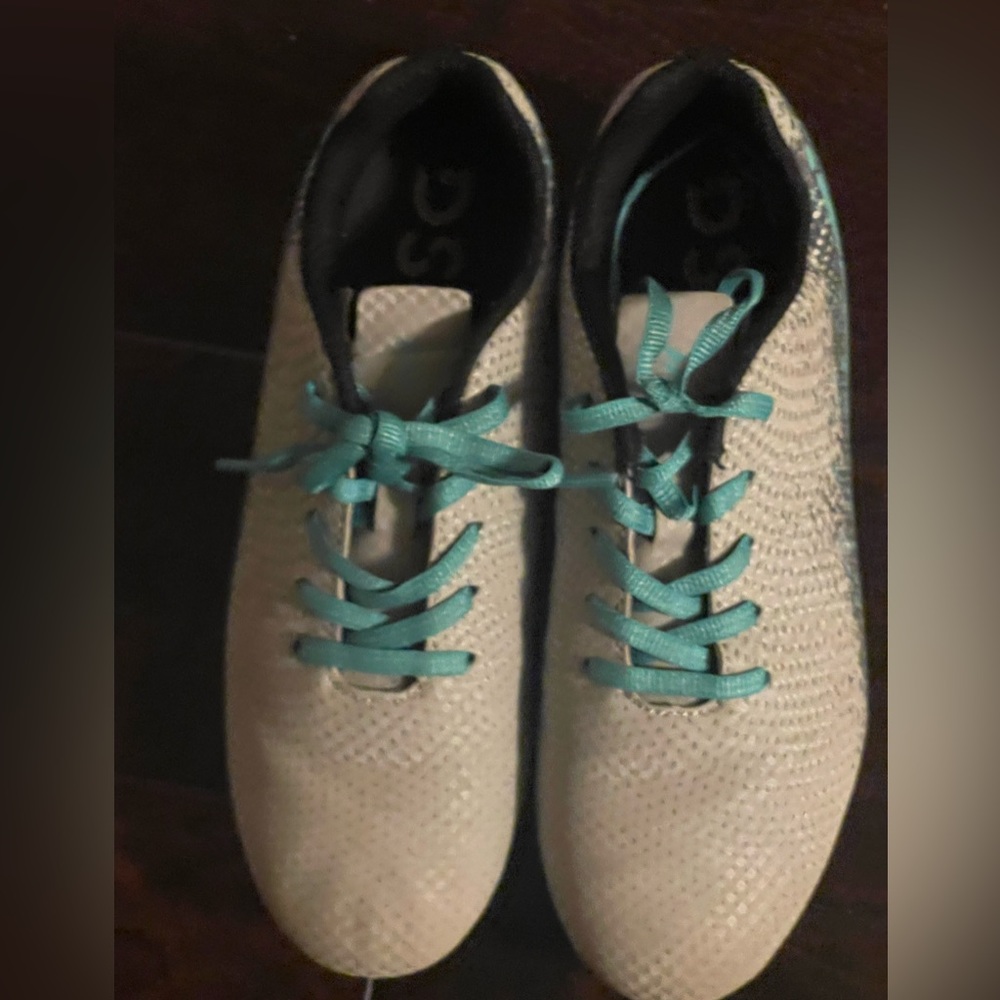 DSG kids 2.5 soccer Cleats